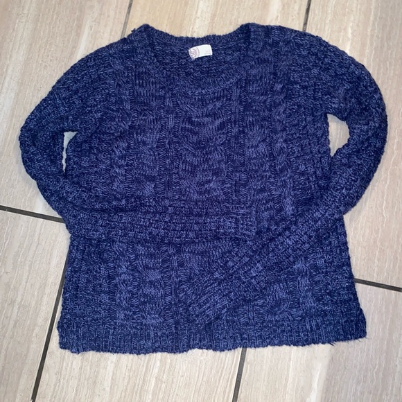 So sweater bundle juniors small - Picture 2 of 4